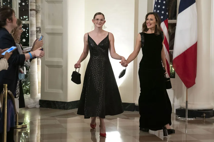 Jennifer Garner Attends State Dinner With Daughter Violet