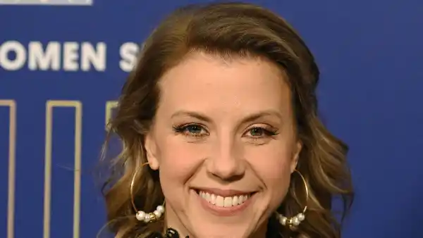 Jodie Sweetin Gets Emotional Over Death of College Friend Stephen ‘tWitch’ Boss: ‘I’m Still in Shock’ floral shirt