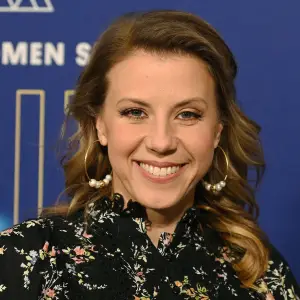 Jodie Sweetin Gets Emotional Over Death of College Friend Stephen ‘tWitch’ Boss: ‘I’m Still in Shock’ floral shirt