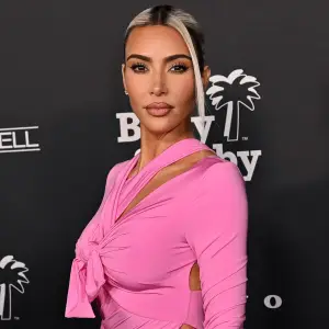 Kim Kardashian Returns to Natural Brown Hair Ahead of Family Christmas Eve Party- 'We're Back’ - 293 Baby2Baby Gala, West Hollywood, Los Angeles, California, USA - 12 Nov 2022