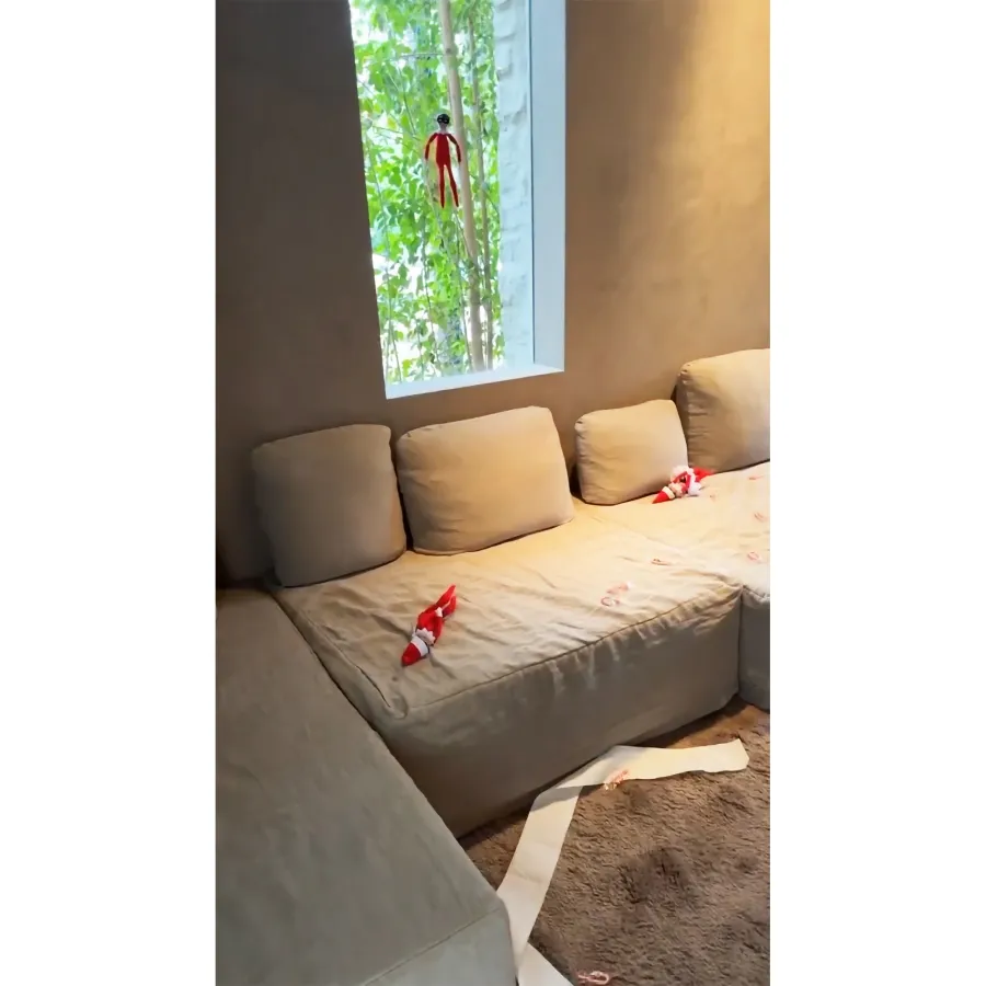 Kim Kardashian Shows Off Her Dazzling Christmas Tree