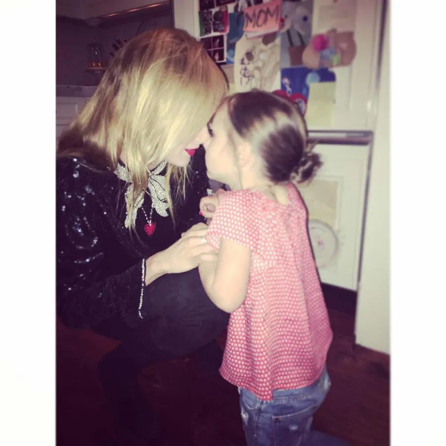 Kimberly Stewart and Benicio del Toro’s Best Moments With Daughter Delilah