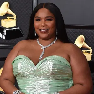 Lizzo Hops on the Wolf Haircut Trend, Shows Off New 'Do