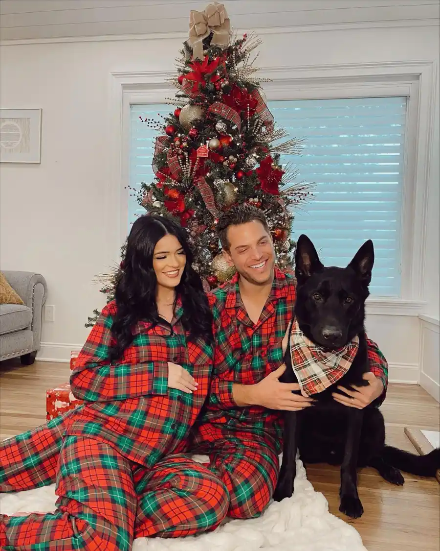 Raven Gates and Adam Gottschalk Raven Gates Instagram Stars Celebrating Holiday Seasons With Their Beloved Pets