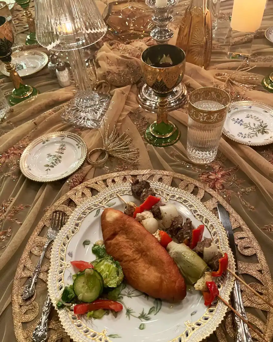 Tim McGraw, Faith Hill’s Daughter Gracie Shares Photos of Family Dressed as Characters From ‘The Great’