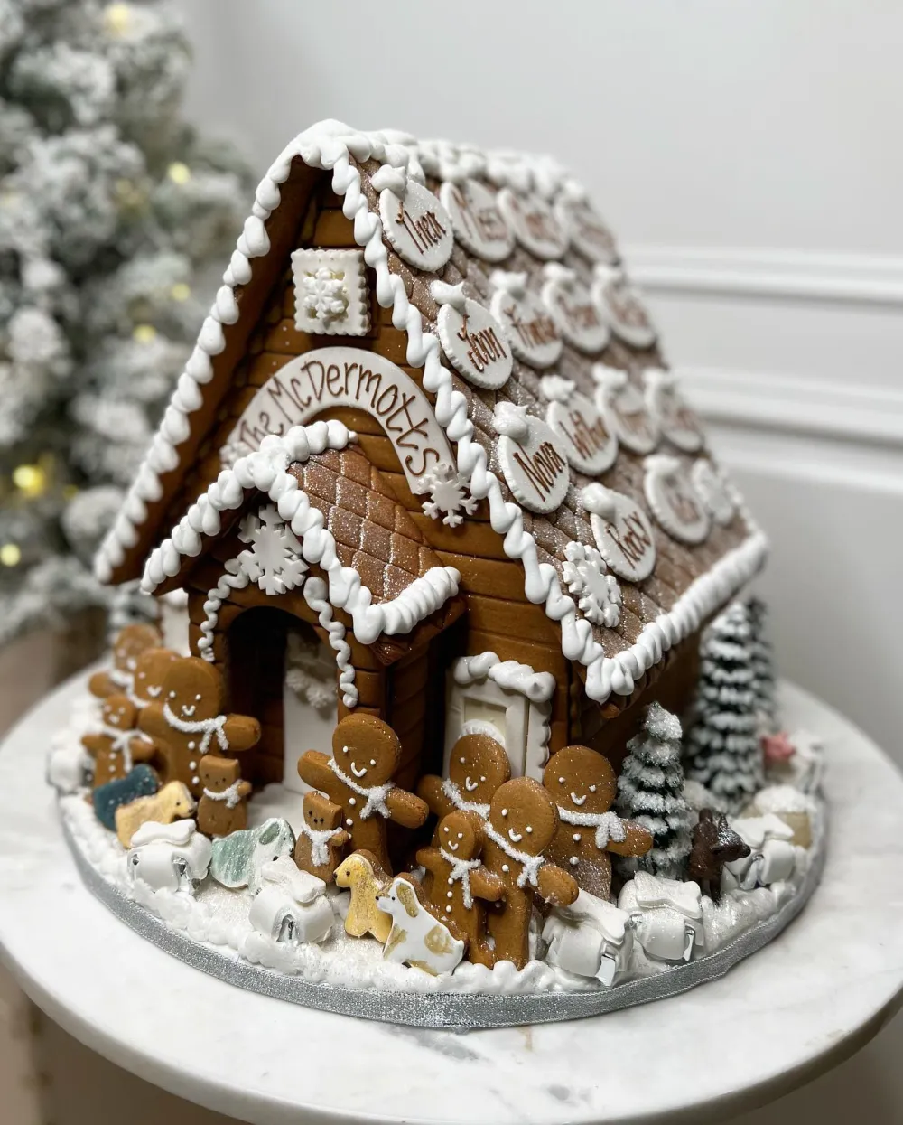Tori Spelling, Dean McDermott &lsquo;Embracing Love&rsquo; With Holiday Gingerbread House