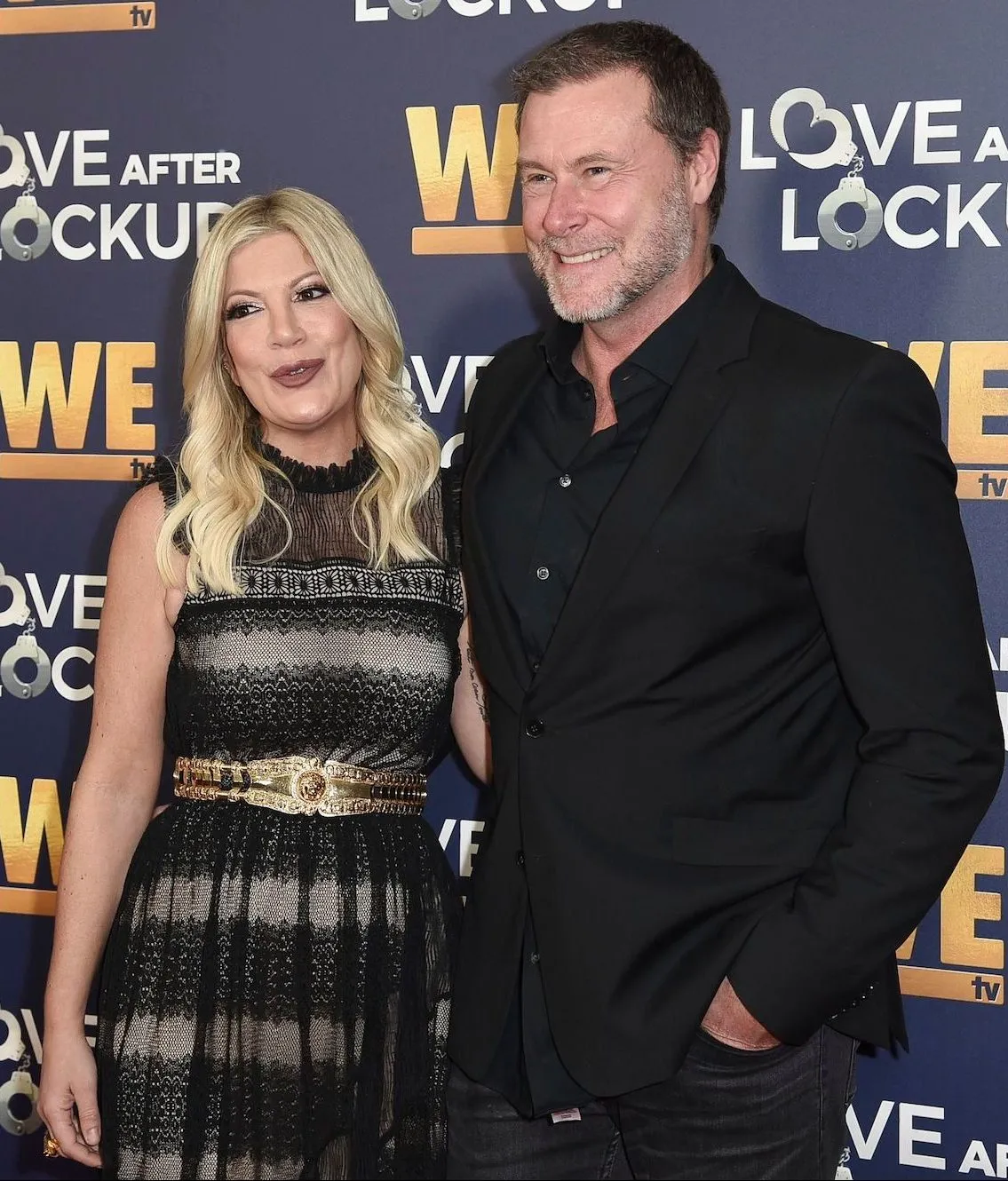 Tori Spelling, Dean McDermott ‘Embracing Love’ With Holiday Gingerbread House