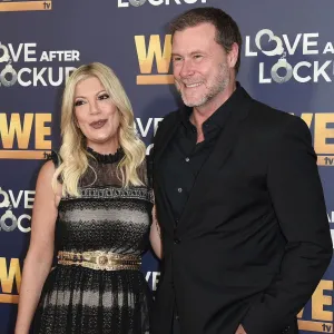 Tori Spelling, Dean McDermott ‘Embracing Love’ With Holiday Gingerbread House