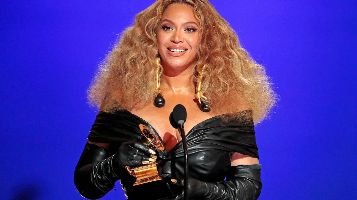 All the Details on Beyoncé’s Dubai Performance Outfit - 274