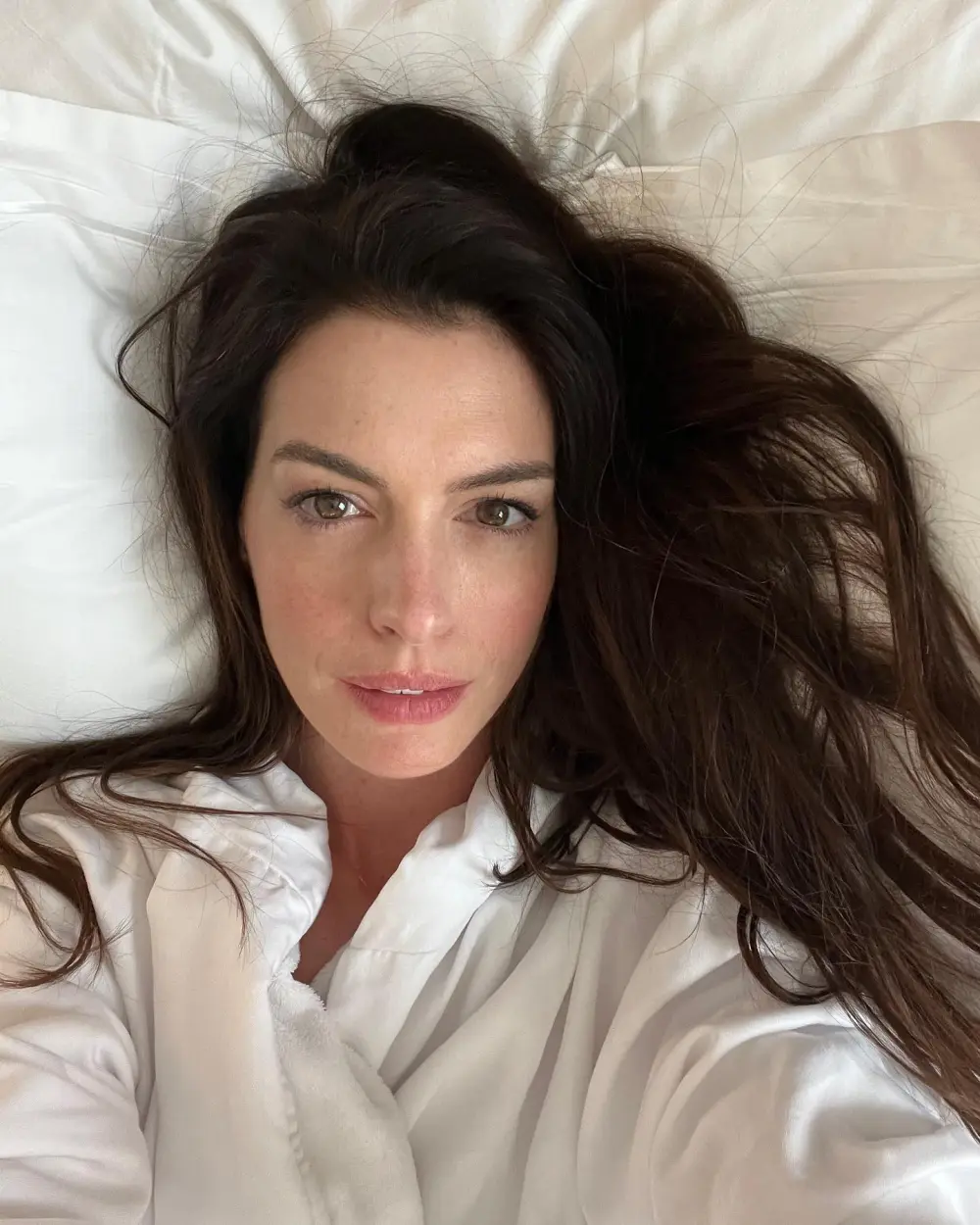 Anne Hathaway&rsquo;s makeup free selfie