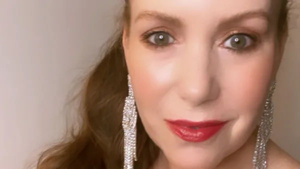 Beauty Editor Red Carpet blue velvet dress