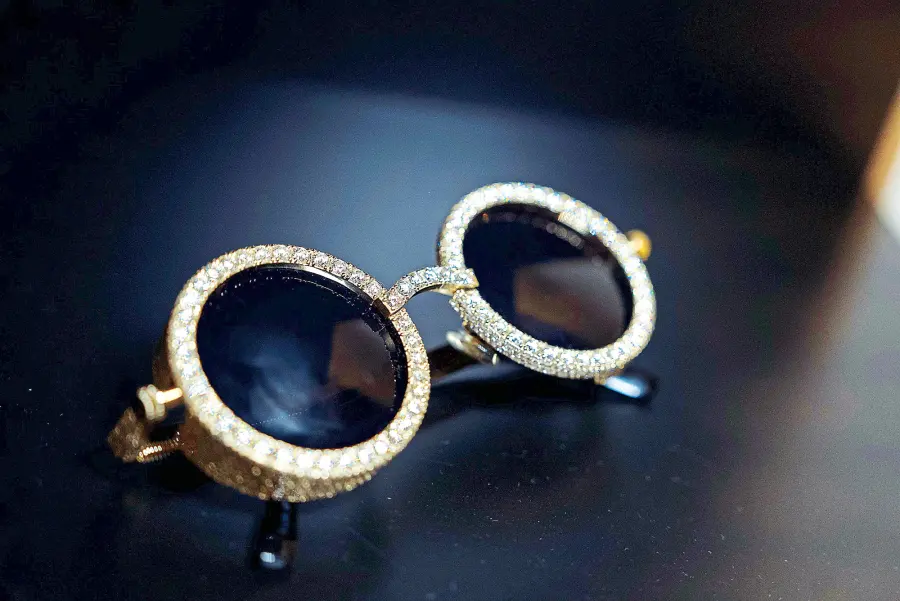 Buzzzz-o-Meter- Gwen Stefani-Approved Wedding Night Pajamas, 50 Cent’s Favorite Diamonds and More Star Favorites - 149