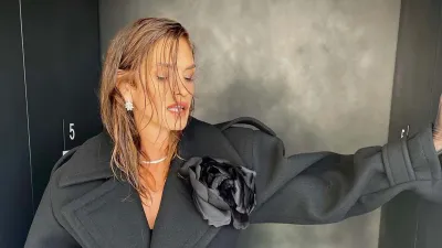 Cindy Crawford Looks Fierce With Wet Hair and Trench Coat in Sexy Mirror Selfie