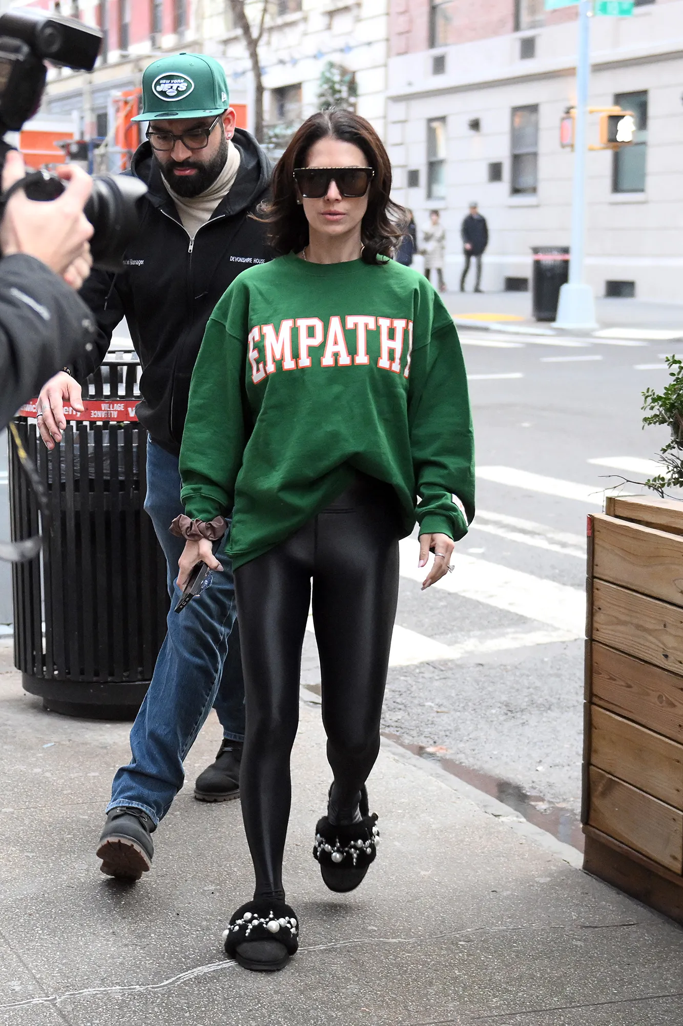 Hilaria Baldwin Appears Grim in 1st Photos After Alec Baldwin Is Charged With Involuntary Manslaughter for 'Rust' Shooting