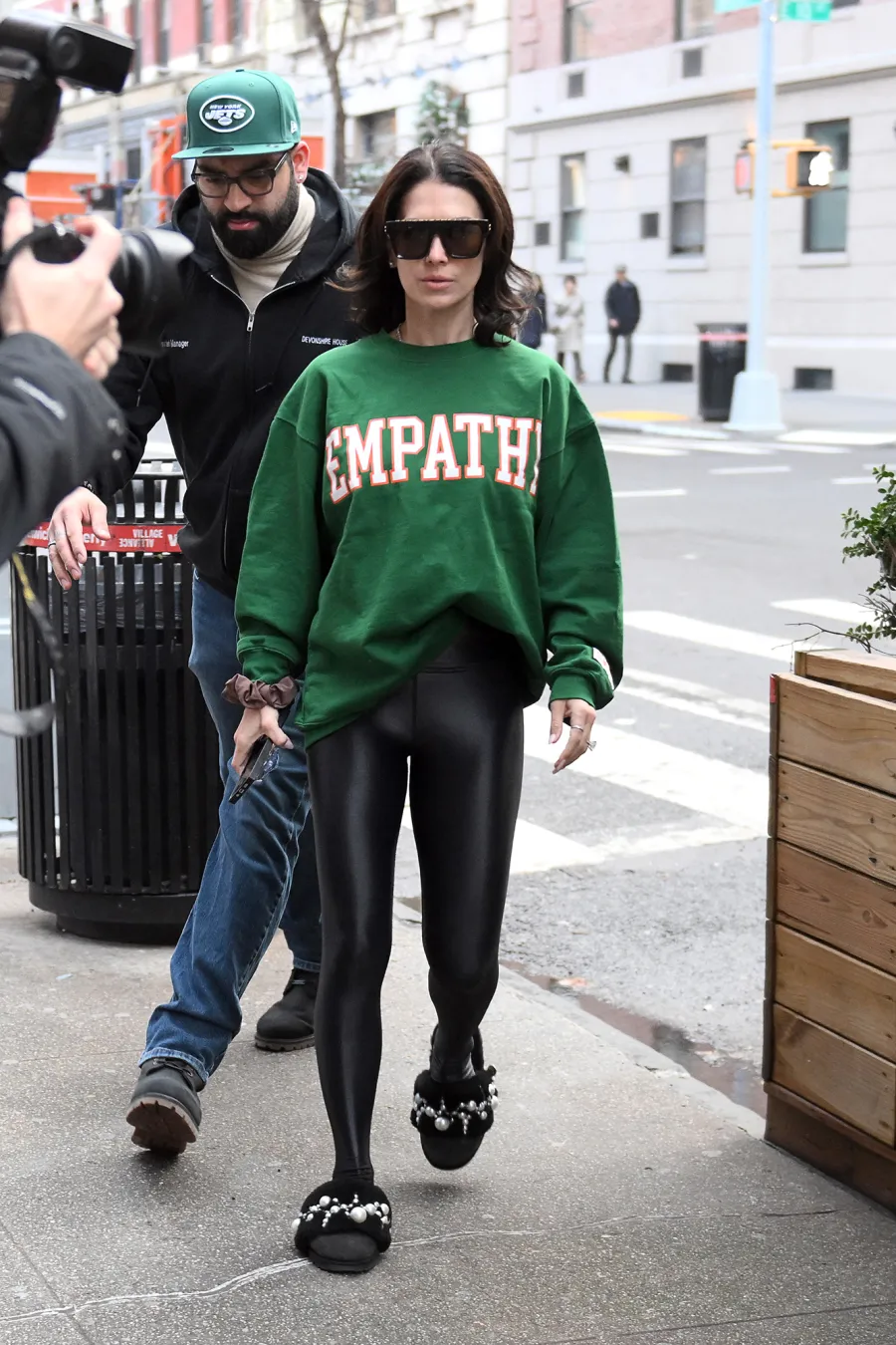 Hilaria Baldwin Appears Grim in 1st Photos After Alec Baldwin Is Charged With Involuntary Manslaughter for 'Rust' Shooting