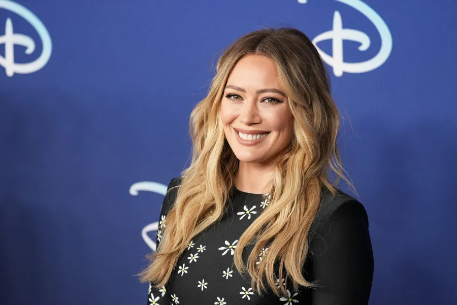 Hilary Duff Teases Another 'HIMYM' Guest Star on 'HIMYF' Season 2