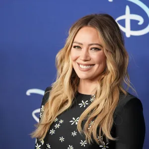 Hilary Duff Teases Another 'HIMYM' Guest Star on 'HIMYF' Season 2