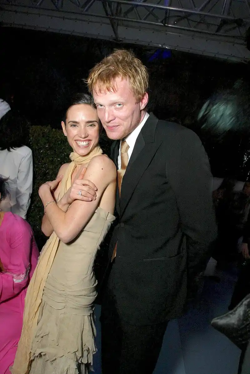 Jennifer Connelly and Paul Bettany’s Relationship Timeline- From Costars to Partners In Life - 781 VANITY FAIR PARTY AT THE 2002 OSCARS / ACADEMY AWARDS AT MORTONS, LOS ANGELES, AMERICA - 24 MAR 2002