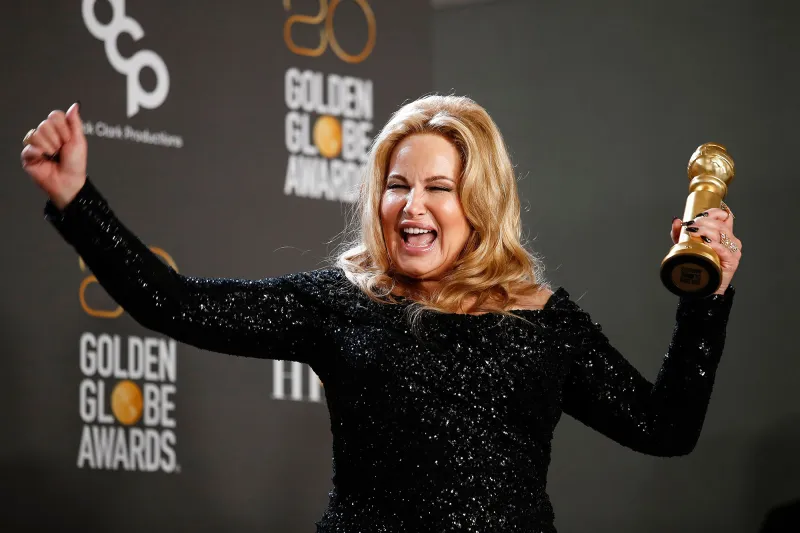 Jennifer Coolidge Steals the Show Golden Globe Awards 2023 What You Didn't See