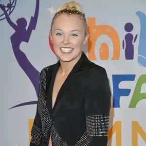 JoJo Siwa Shows Off Abs After 1 Year of Focusing on Her 'Physical Health': I 'Sweated and Sweated'