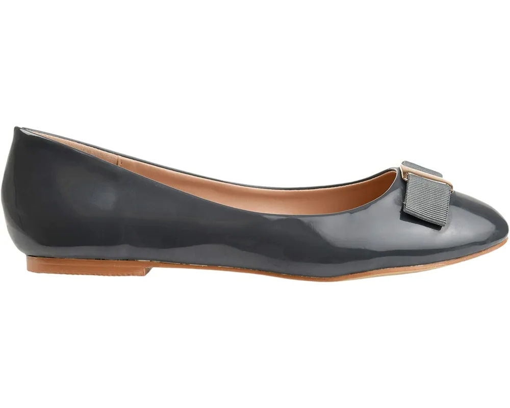 Journee Collection Kim Flat