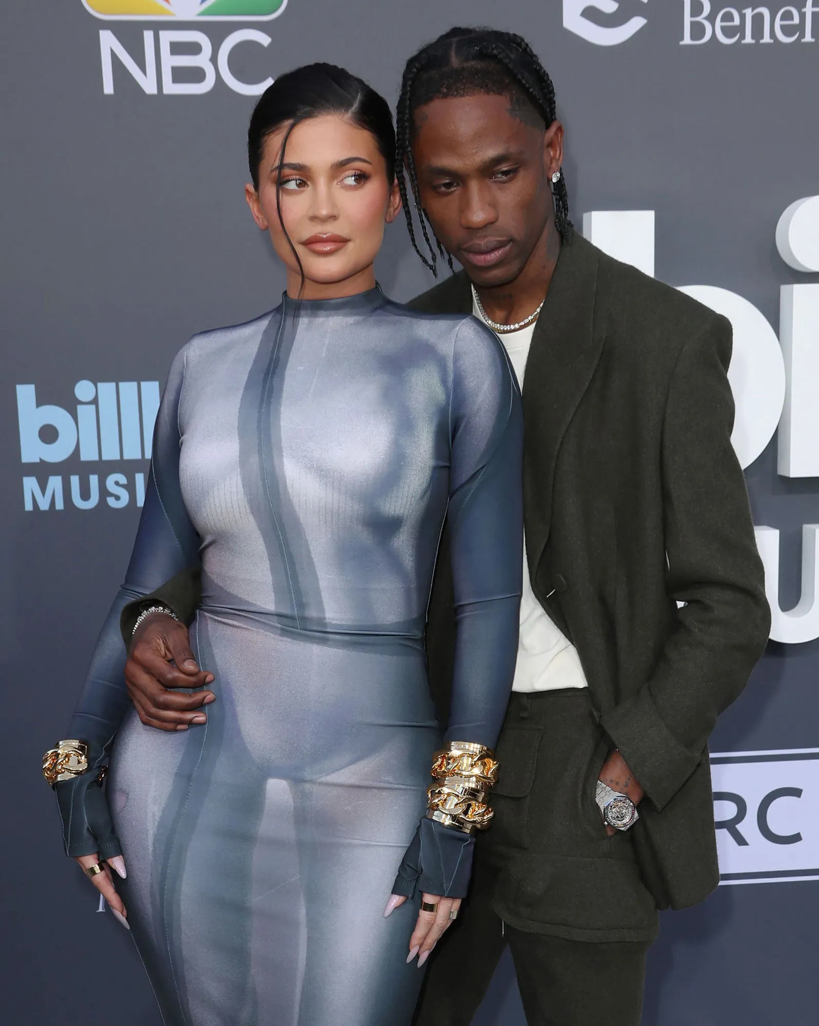 Kylie Jenner and Travis Scott's Pals Expect Them to Get Back Together Despite Split: They 'Have the Same Issues' grey blue gown