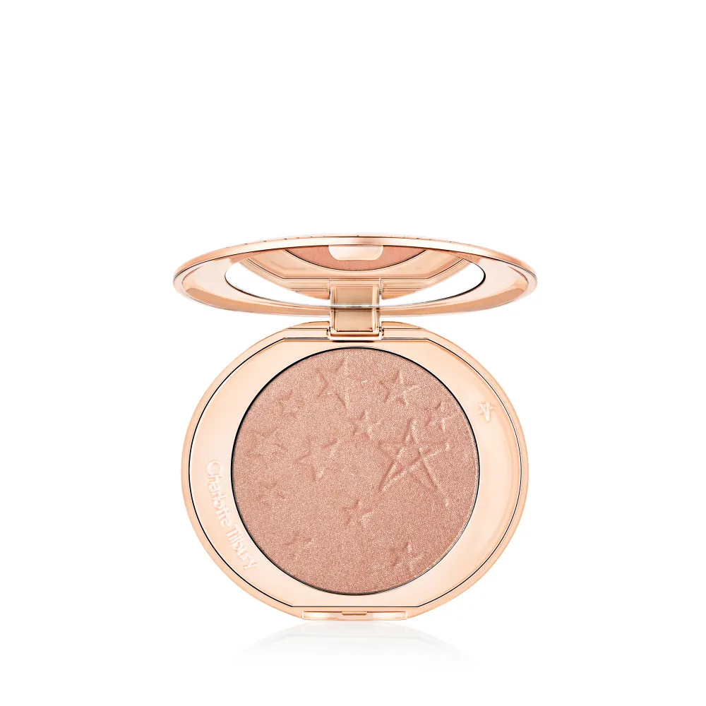 Lily James&rsquo; Charlotte Tilbury campaign