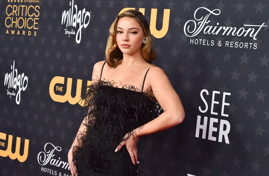 Madelyn Cline Critics' Choice Awards 2023 Glam 4