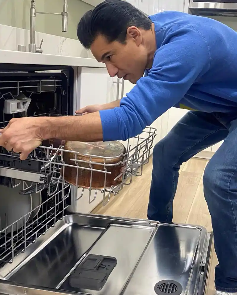 Mario Lopez The Load The Dishwasher Just Like Us