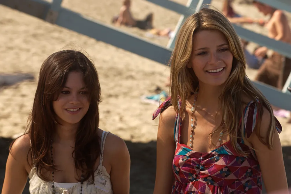 Mischa Barton and Rachel Bilson Cry While Watching Marissa&rsquo;s &lsquo;The O.C.&rsquo; Death Scene: 'I Can't Do This'