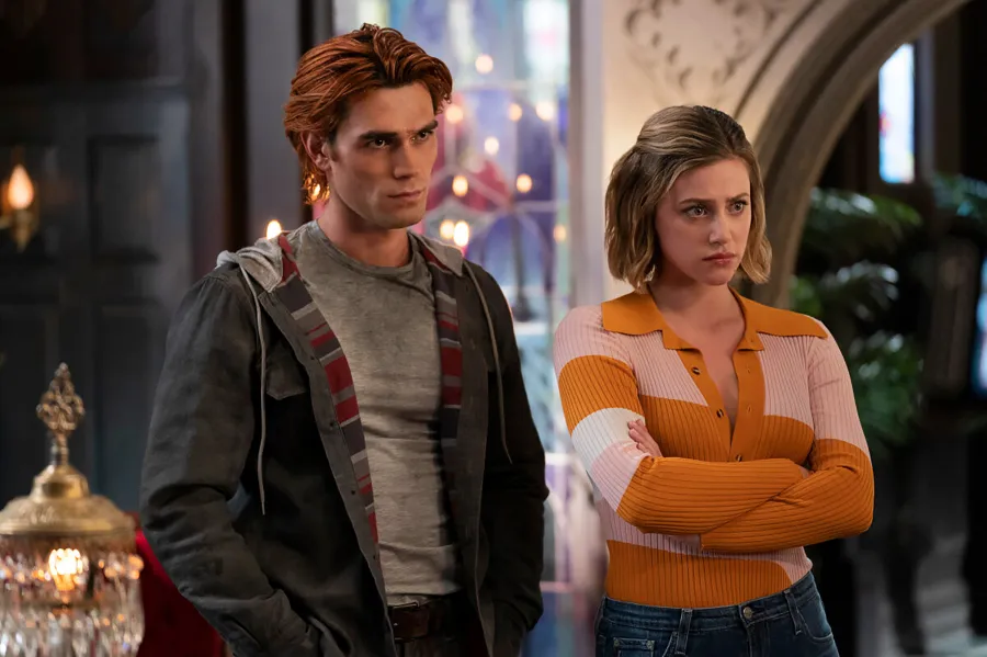 Most Memorable Cheating Story Lines on TV Through the Years- From 'Riverdale' to 'Euphoria' - 483 Chapter One Hundred and Seventeen: Night of the Comet