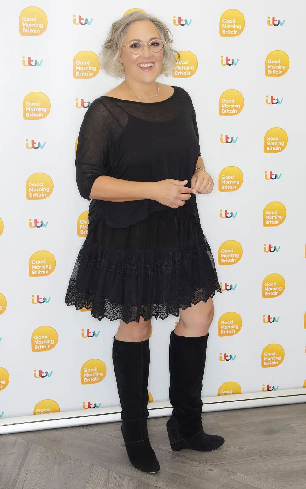 Ricki Lake Shaves Her Head