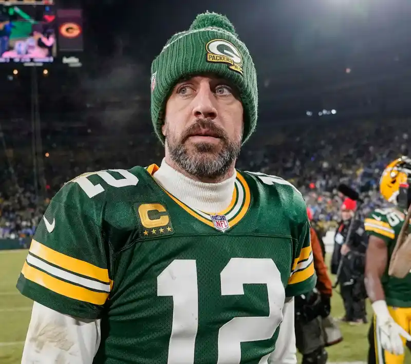 Shailene Woodley Reflects on 'Darkest, Hardest Time' of Her Life After Aaron Rodgers Split: 'My Personal Life Was S--ty' number 12