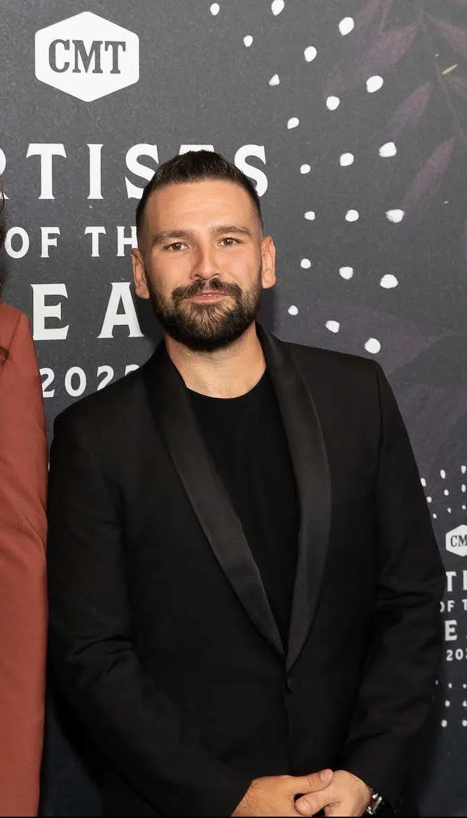 Dan + Shay's Shay Mooney Shows Off 50-Lb Weight Transformation: Pics