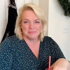 Sister Wives' Janelle Brown 'Had No Idea' She'd Feel So Empowered by Fitness Journey Amid Kody Split: Getting 'Stronger' pink drink