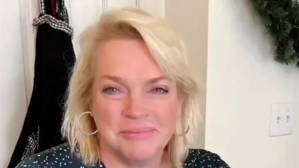 Sister Wives' Janelle Brown 'Had No Idea' She'd Feel So Empowered by Fitness Journey Amid Kody Split: Getting 'Stronger' pink drink