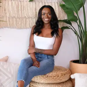 Tahzjuan Hawkins Claps Back at Critic of Her 'Bachelor' Appearance