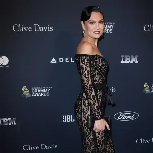 Jessie J Gives Birth