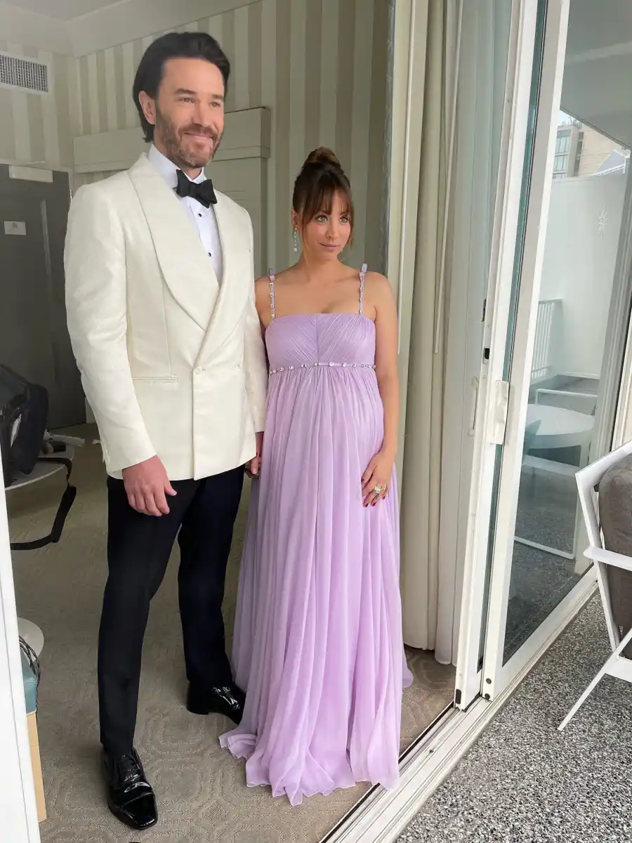 Pregnant Kaley Cuoco Debuts Brunette Hair Transformation at the Golden Globes: Photos kaley-cuoco-final-look