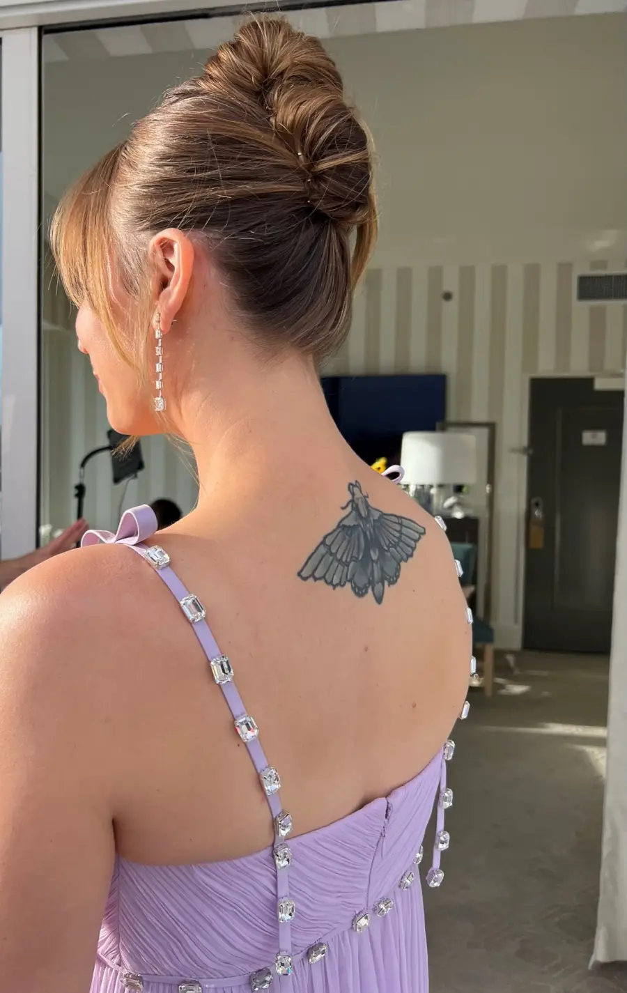 Pregnant Kaley Cuoco Debuts Brunette Hair Transformation at the Golden Globes: Photos kaley-cuoco-hair-4