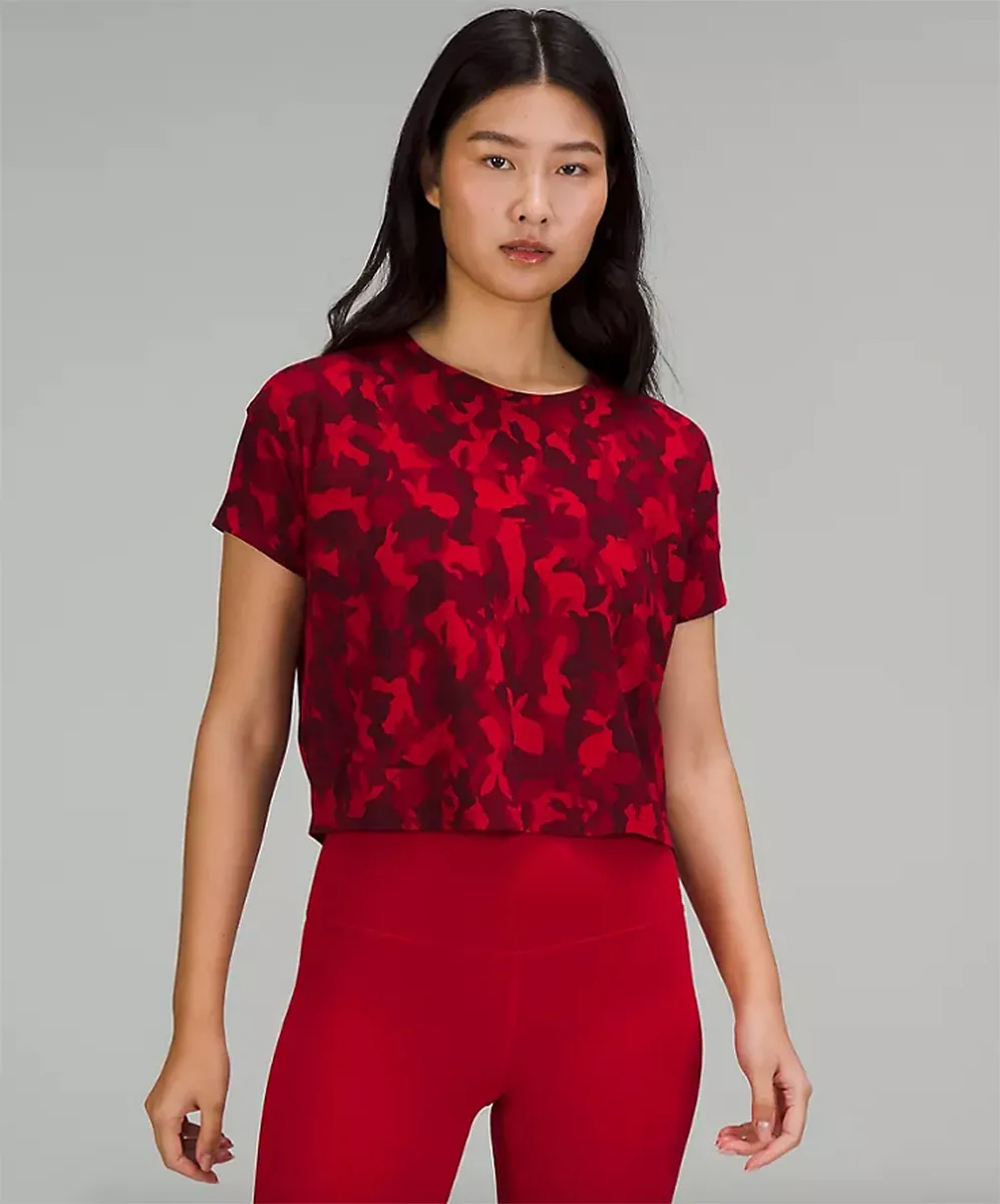 lululemon-rabbit-tee