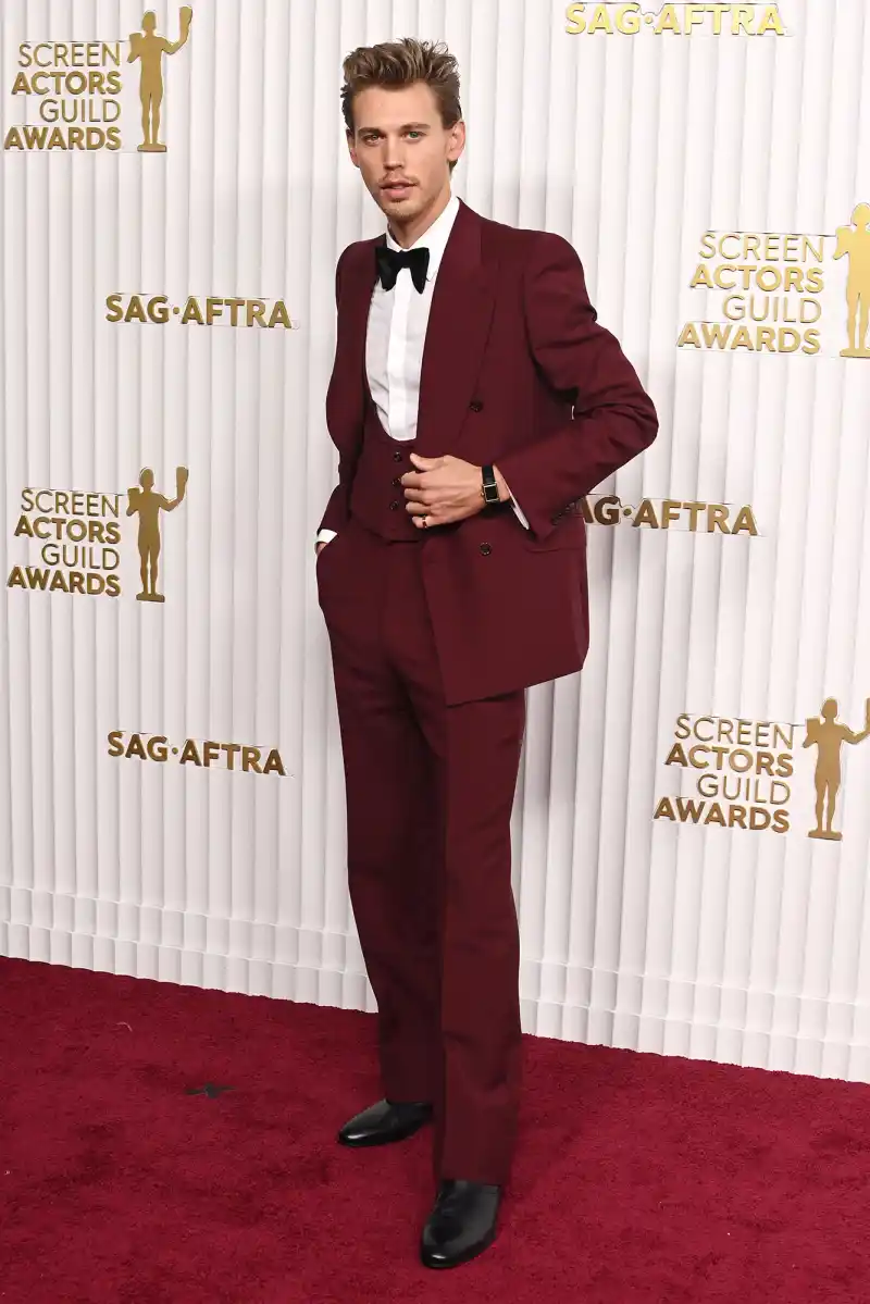 Austin Butler Walks 2023 SAG Awards Red Carpet Solo Amid Kaia Gerber Romance 2