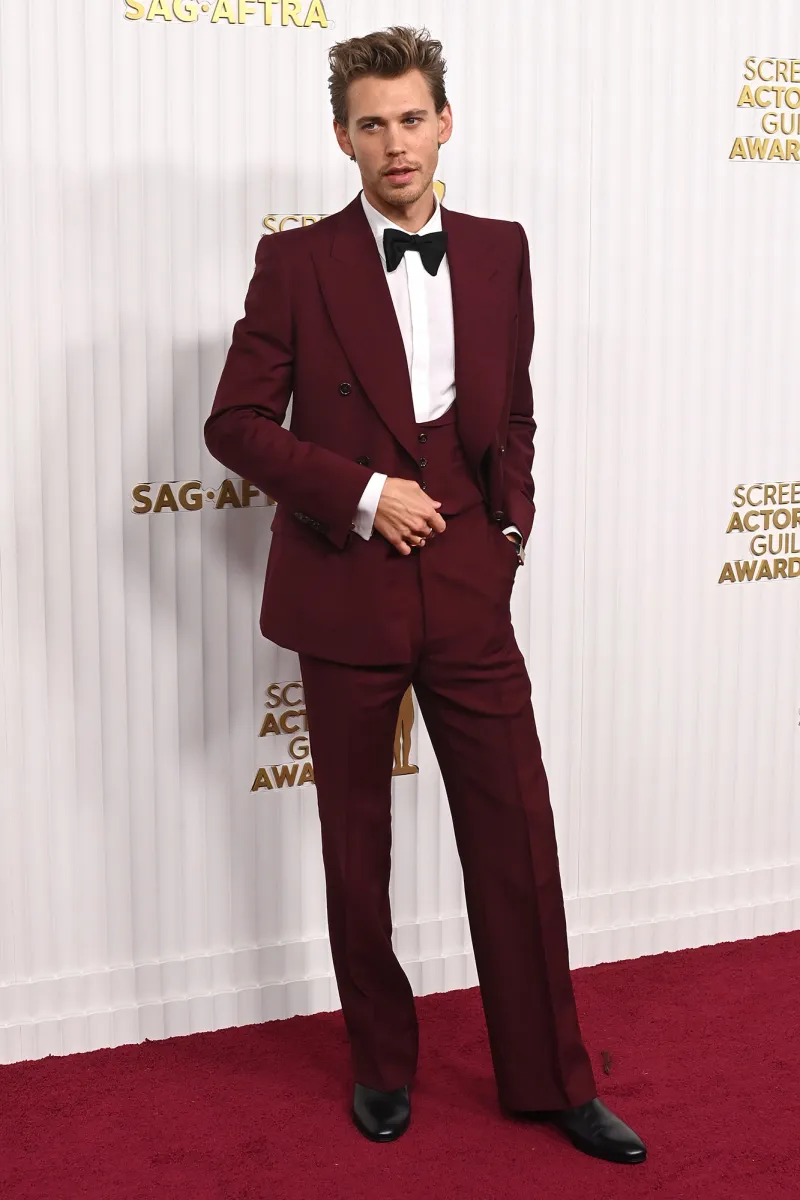 Austin Butler Walks 2023 SAG Awards Red Carpet Solo Amid Kaia Gerber Romance 3