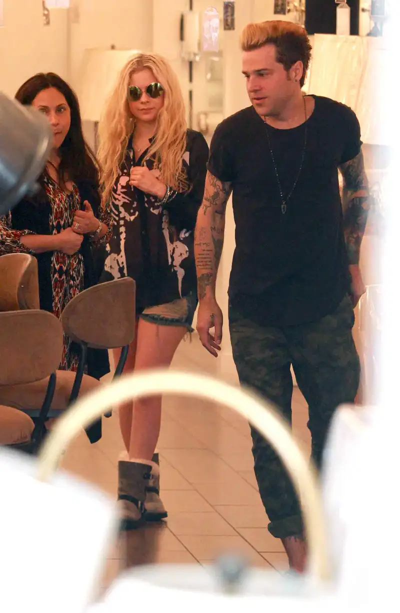 Avril Lavigne's Dating History- Avril Lavigne's Dating History- Deryck Whibley, Brody Jenner, Chad Kroeger, Mod Sun, More - 312