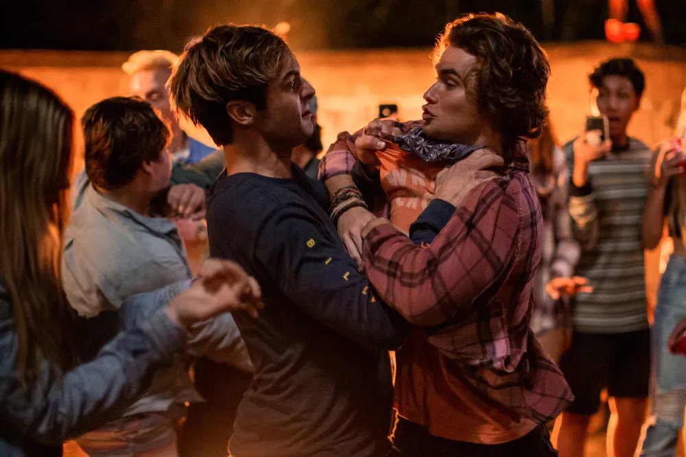 Breaking Down 'Outer Banks' Couple John B and Sarah's Season 3 Split &mdash; Including Her Hookup With Topper