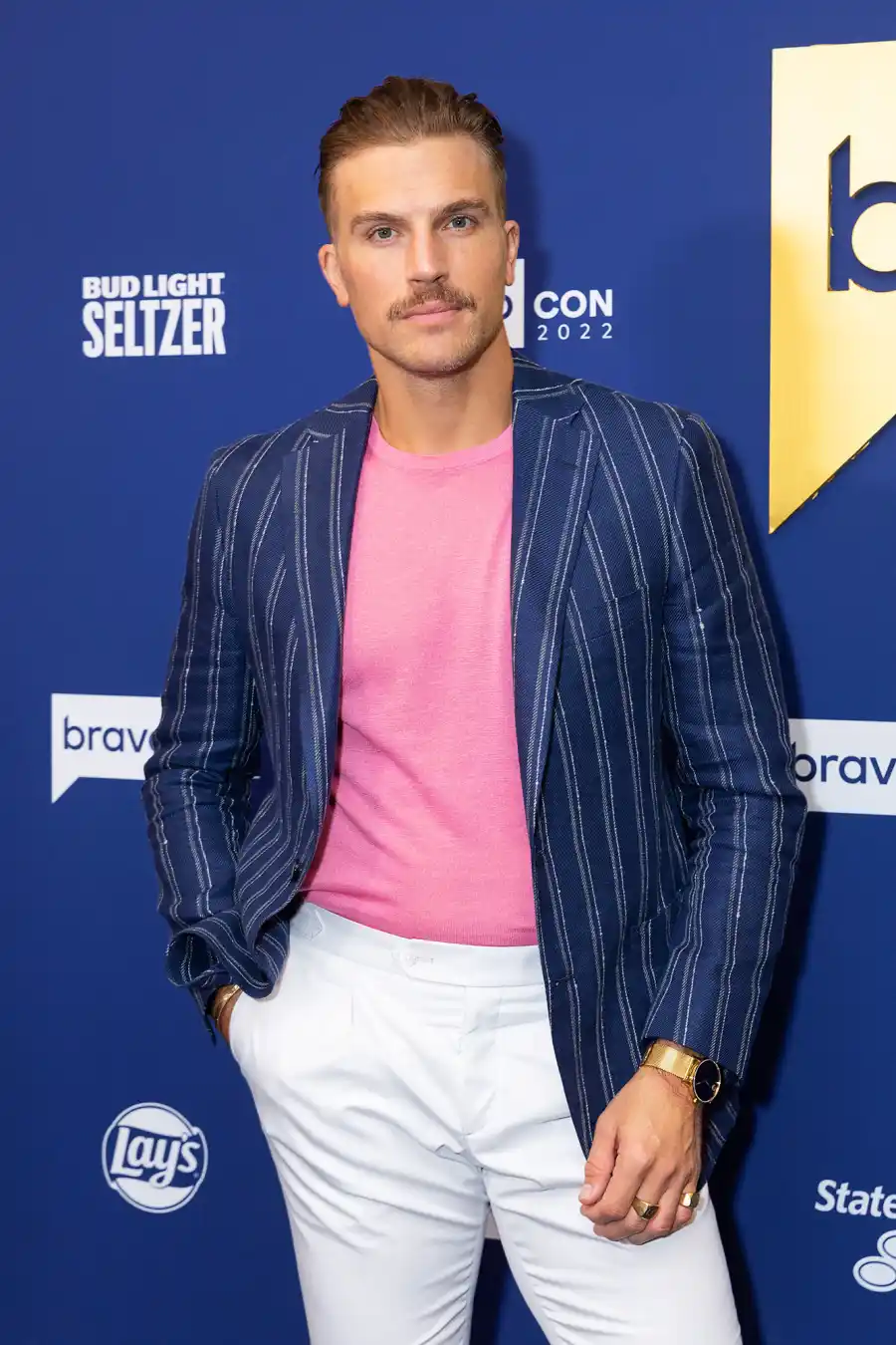 Celebrities Who Revealed What They Did With Their Engagement Rings After a Split- Emily Ratajkowski, Drake and More -262