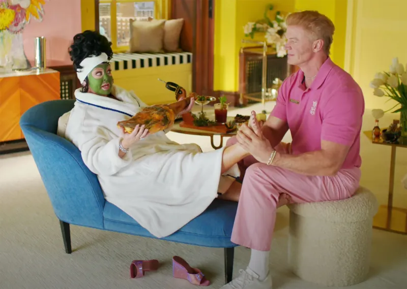 Celebs in Super Bowl 2023 Commercials: Alicia Silverstone, Serena Williams and More Big Game Cameos pink shirt