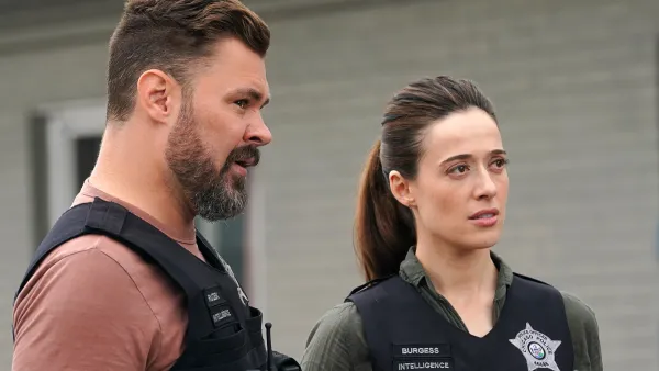 Chicago P.D.'s Patrick John Flueger Praises Marina Squerciati for Carrying 200th Episode 'Trapped'- 'Consistently Impressed' - 177
