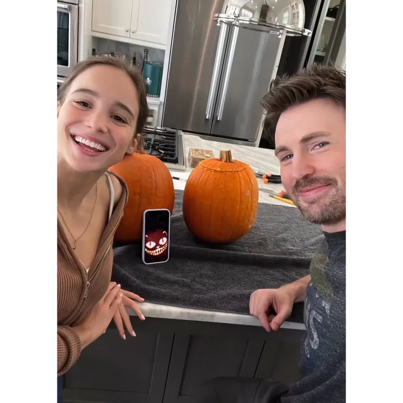 Chris Evans Shares Tribute to Girlfriend Alba Batista on Valentine's Day 8