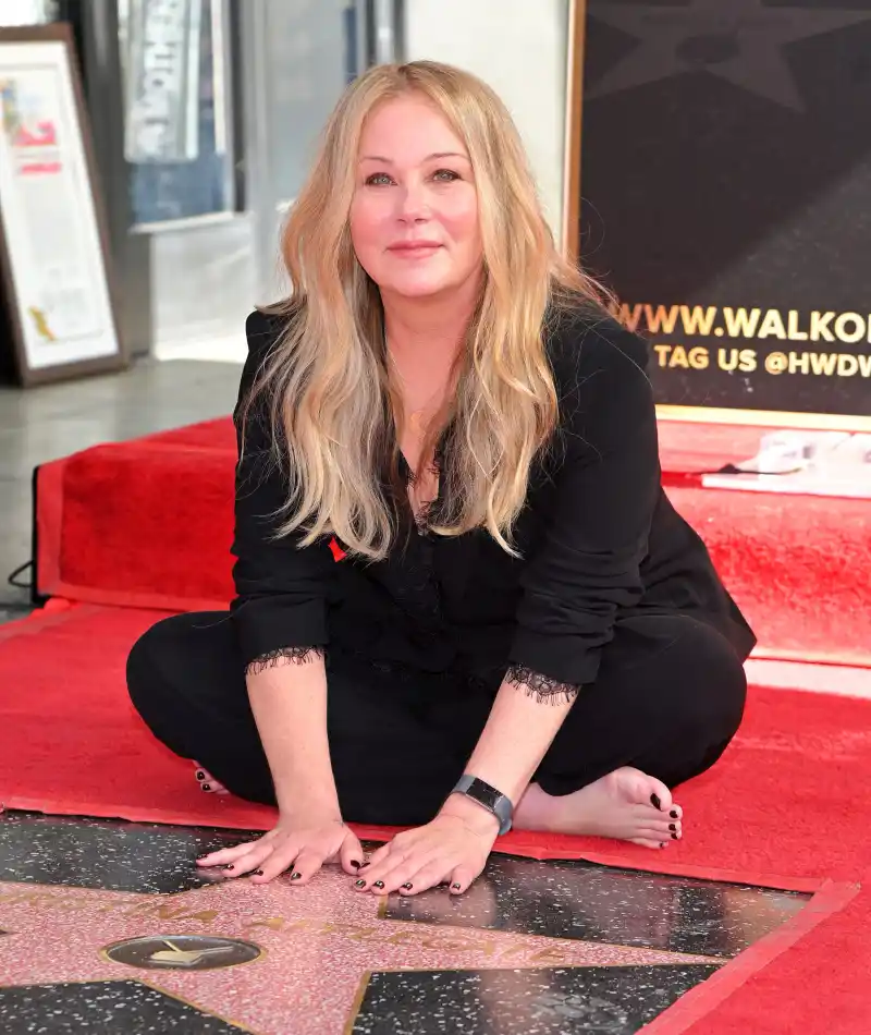 Christina Applegate Attends 2023 SAG Awards After Hinting at Acting Retirement Amid Multiple Sclerosis Battle - 045